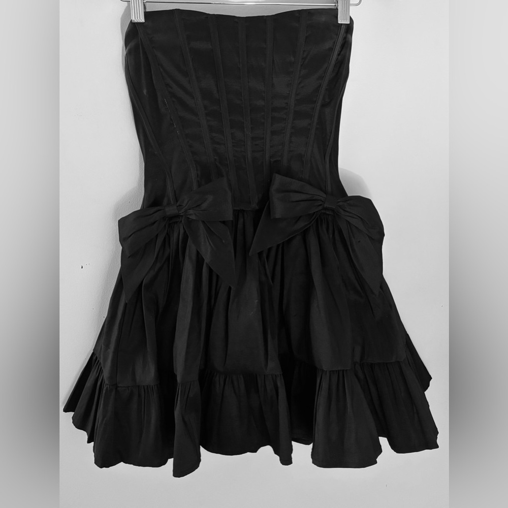 Elegant Black Strapless Dress